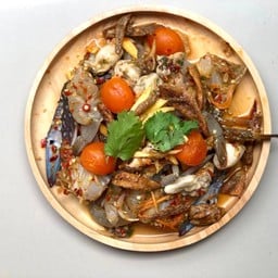 ยำหอยนางรม + ปู + กุ้ง + ไข่