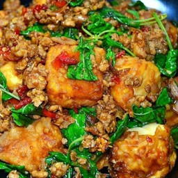 ผัดกะเพราเต้าหู้หลอด หมูสับ ราดข้าว