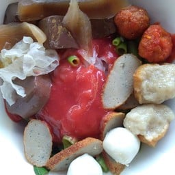 ก๋วยเตี๋ยวเลี่ยมทอง ก๋วยเตี๋ยวแคระลูกชิ้นปลา