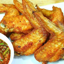 ปีกไก่ทอดน้ำปลา6ชิ้น