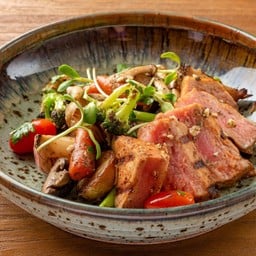 สลัดผักย่างกับทูน่า