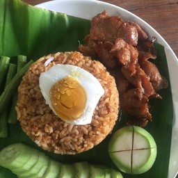 ข้าวผัดน้ำพริกหมูทอด