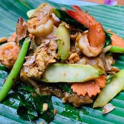 ผัดซีอิ้วกุ้ง หรือ ทะเล