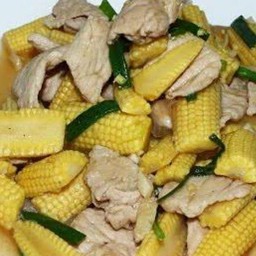 ผัดข้าวโพดอ่อนราดข้าว