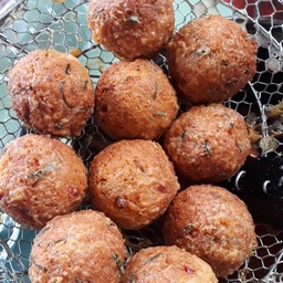 ยำแหนมข้าวทอดซอยเอกชัย61/บ่ายขายปากซอยเอกชัย67