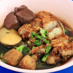 เจี๊ยบ ก๋วยจั๊บ-กระเพาะปลา ตลาดบางปะกอก