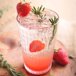 สตอเบอรี่โซดา