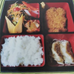 ข้าวกล่องหมูทอด