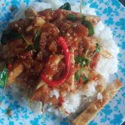 กระเพาไก่กรอบ