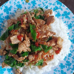 กระเพาหมูกรอบ