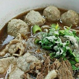ก๋วยเตี๋ยวรวมเนื้อน้ำตก