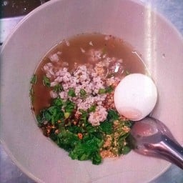 เส้นเล็กต้มยำหมูสับ สูตรกงม่า