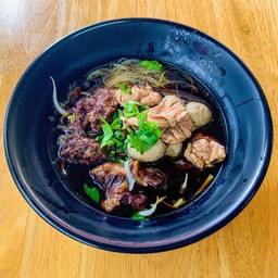 ก๋วยเตี๋ยวเนื้อตุ๋นเสือหิว