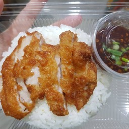 ข้าวไก่ทอดน้ำจิ้มแจ่ว