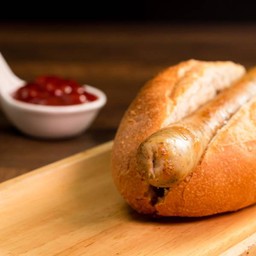 ใส้กรอกยาวกับขนมปัง