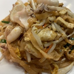 ผัดไทยปลาหมึก