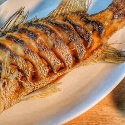 ปลากะพงทอดราดน้ำปลา