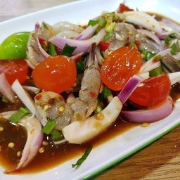 ยำไข่แดงกุ้งสด