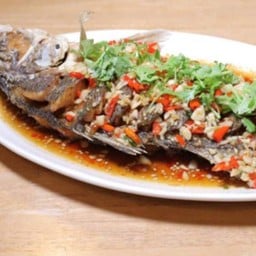 ปลากะพงทอดราดพริกขี้หนู