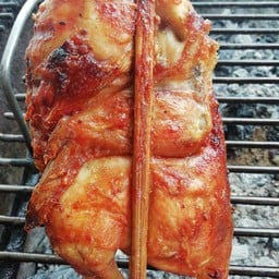 ไก่ย่างครึ่งตัว