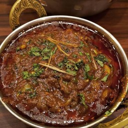 Lamb bhuna halal ginger แกงกะหรี่แกะทรงเครื่องเทศและขิง