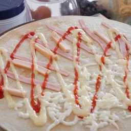 เครปญี่ปุ่นไส้กรอกแฮมชีส