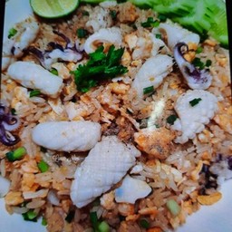 ข้าวผัดปลาหมึก