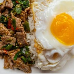 ข้าวกะเพรา เนื้อ กล่องใหญ่