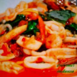 ผัดพริกแกง ทะเลเป็นกับข้าว