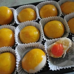 ขนมพารวย ขนมเปี๊ยะถั่วไข่เค็ม หมู่บ้านอรุณทอง 2