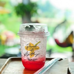 สตรอว์เบอร์รี่โซดา