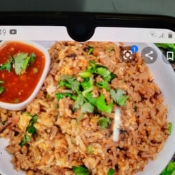 ข้าวผัดปลากระป๋อง