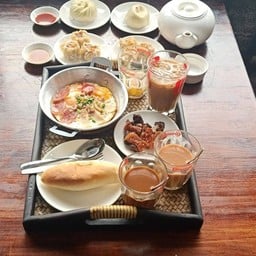 อาหารเช้าทั้งปลีกส่ง