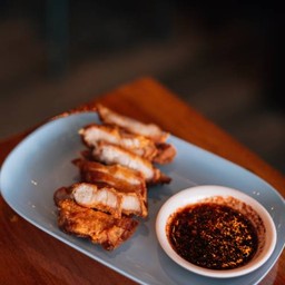 สามชั้นทอดน้ำปลา