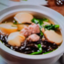 แกงจืดเต้าหู้สาหร่ายใส่หมูสับ