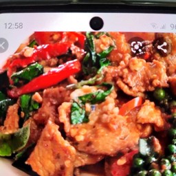 ผัดเผ็ดหมูกับข้าว