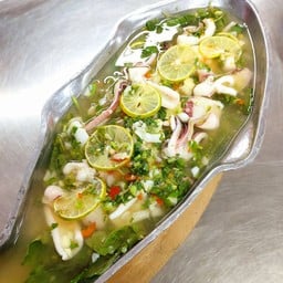 ปลาหมึกนึ่งมะนาว (หม้อไฟ)