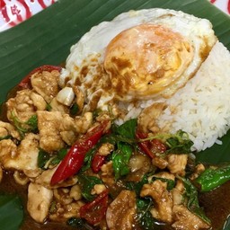 กะเพราไก่+ไข่ดาว