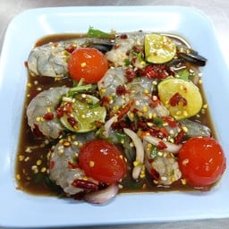 ยำลาวกุ้งสดไข่แดง