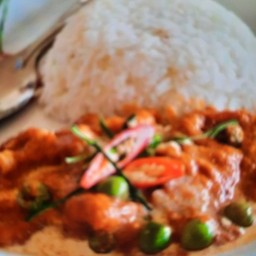 พะแนงไก่ ราดข้าว