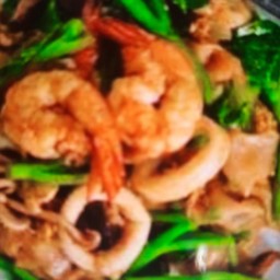 ใหญ่ผัดซีอิ้วรวมมิตร