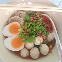 ก๋วยเตี๋ยวต้มยำพริกเผาหมูบ่ะช่อ กลางซอยราชวิถี44