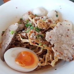 บะหมี่กรอบต้มยำ
