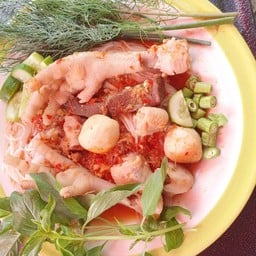 ขนมจีนน้ำยาเจ้จูนคนมีเส้น