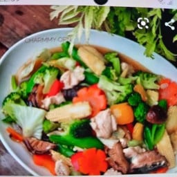 ผัดผักรวมไก่ กับข้าว