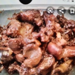 เครื่องในไก่ทอดกระเทียมราดข้าว
