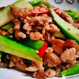 คะน้าไก่สับเป็นกับข้าว