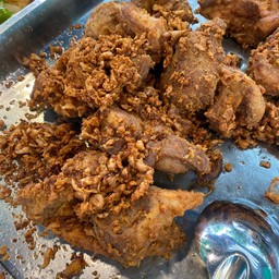 หมูทอดกระเทียม