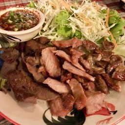 รวมย่าง (คอหมูย่าง, ไส้อ่อน, ตับหมู)