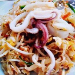 ผัดไทยปลาหมึก